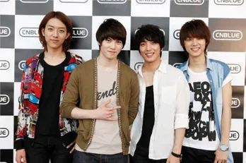 CNBLUEのイベントでハプニング! ジョン・ヨンファの私物にメンバー絶叫!?