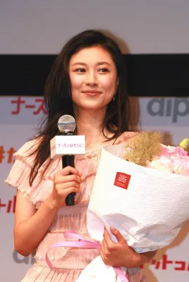 CMでは、三姉妹の長女・夢を演じる菊川