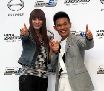 新山千春が美人親子でCM初共演!