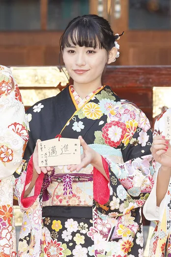浅川梨奈、“かぐや様は告らせたい”「書記ちゃん」姿にファン悶絶「一目惚れした!」