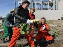 四千頭身らが初農作業!立派な野菜にMCのサンドウィッチマン感動