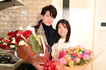 上白石萌音“勇者”＆佐藤健“魔王”が笑顔でクランクアップ！＜恋はつづくよどこまでも＞