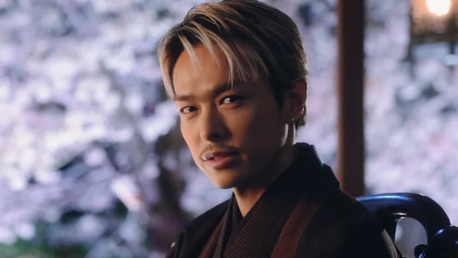 三代目J SOUL BROTHERS from EXILE TRIBEの今市隆二が「じゃらん」の2020年春の新CMに出演し、艶やかな和服姿を披露する