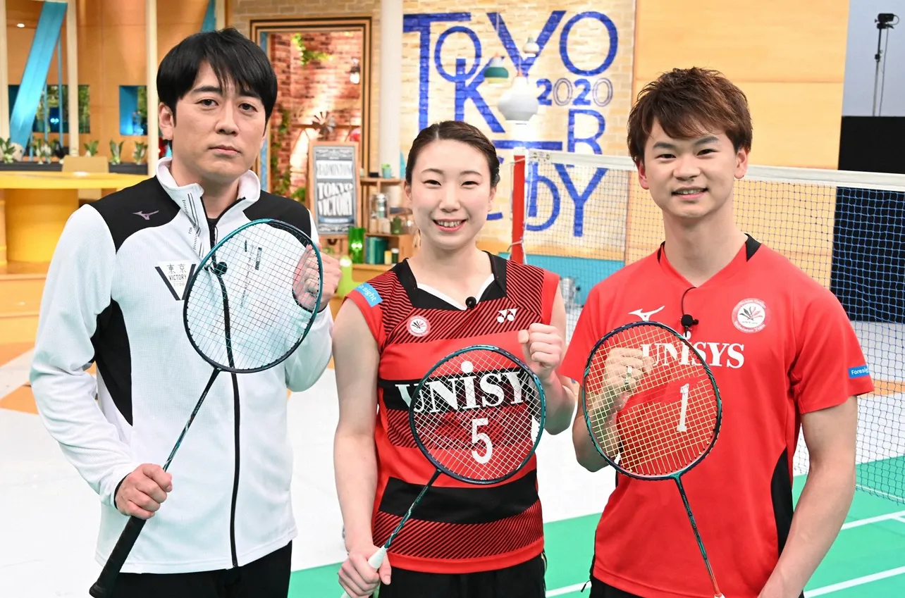 バドミントン混合ダブルス・東野有紗選手と渡辺勇大選手が登場