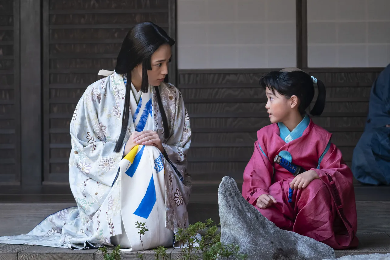 【写真を見る】岡村隆史演じる菊丸が守る竹千代役・岩田琉聖が可愛すぎる！