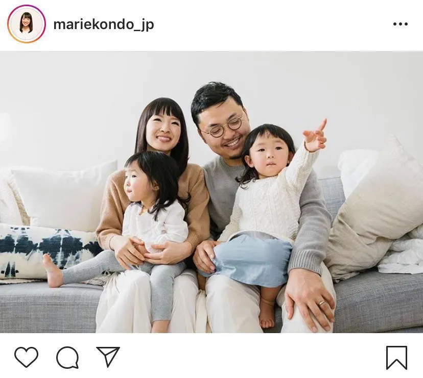 【写真を見る】Instagramでは夫や子供たちとの幸せそうな家族写真も公開