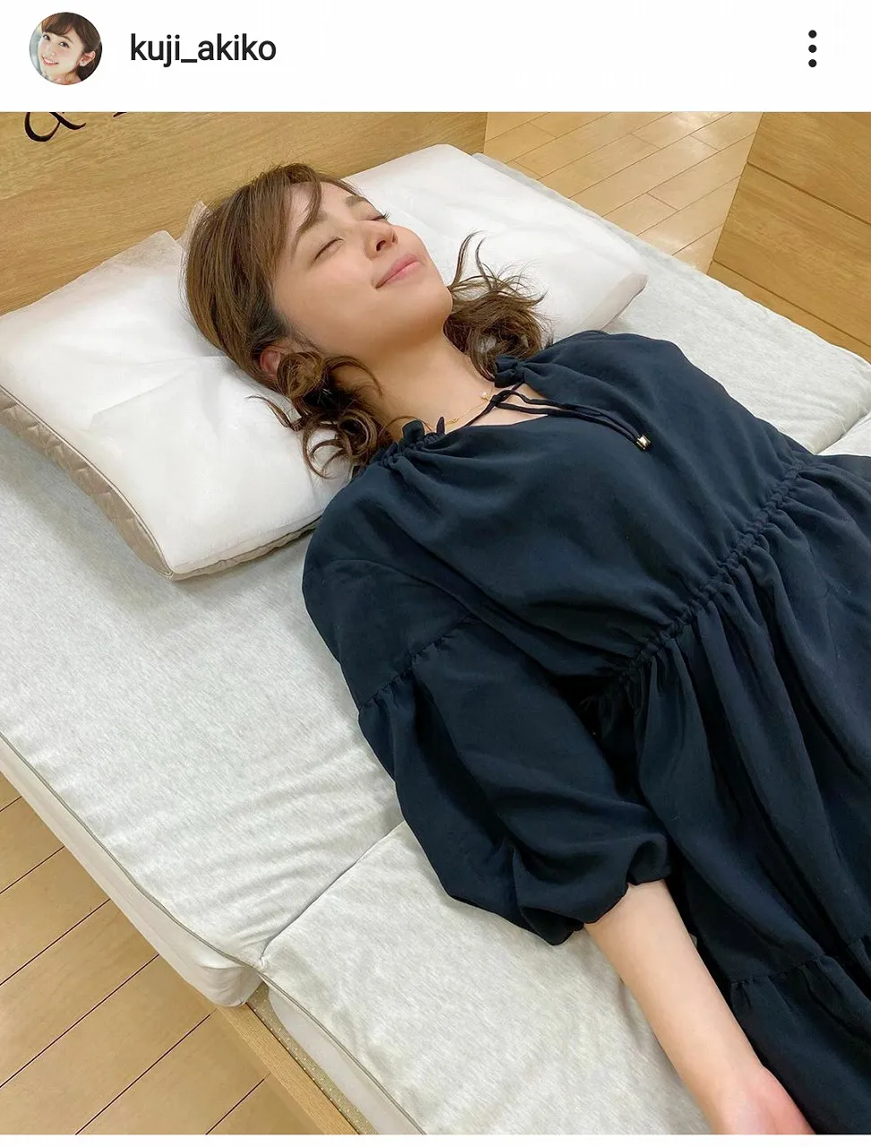 【写真を見る】天使の休息…久慈暁子アナがちょっぴり笑顔の“寝顔SHOT”を公開！