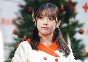 <乃木坂46>与田祐希、ネコと戯れるオフショットに歓喜の声続々「天使」「猫になりたい人生だった」