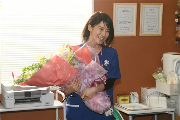 救命救急医役を演じた中谷美紀もすっきりとした笑顔で撮了！