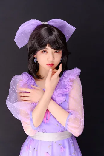 新井ひとみ、チャラン・ポ・ランタン小春の書き下ろし曲をシングルに収録「新井がつくる80年代ワールドへ向かう切符を手にしてもらえたら」