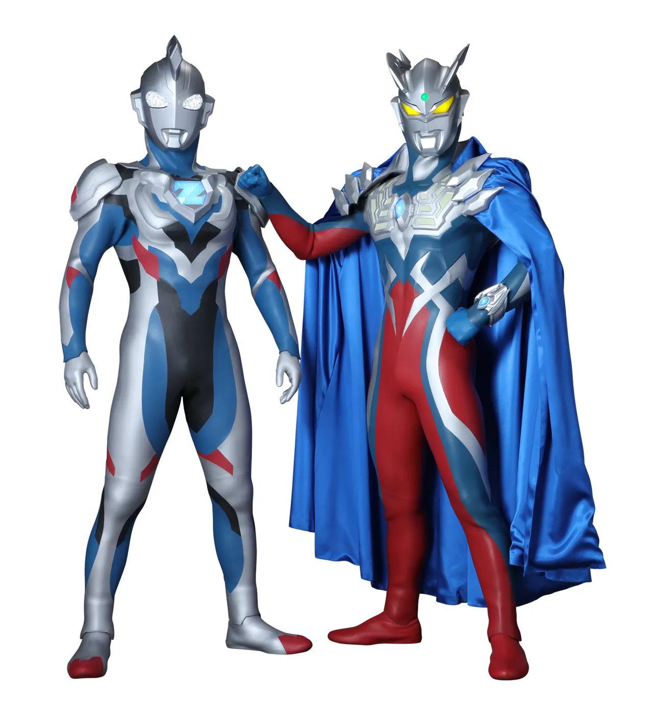 【写真を見る】師弟関係となる新ヒーローのウルトラマンゼット(写真左)と師匠のゼロ(右)