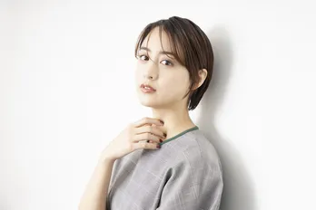 山本美月、眞栄田郷敦は「弟みたいな感じ」女子の話に巻き込んでしまい…<Interview>