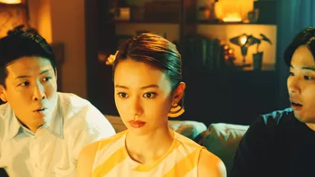 山本舞香“Z”ポーズに苦戦…CM初出演ネルソンズは山本の美しさを絶賛