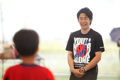 子供たちの素朴な疑問にも笑顔で答える香川選手