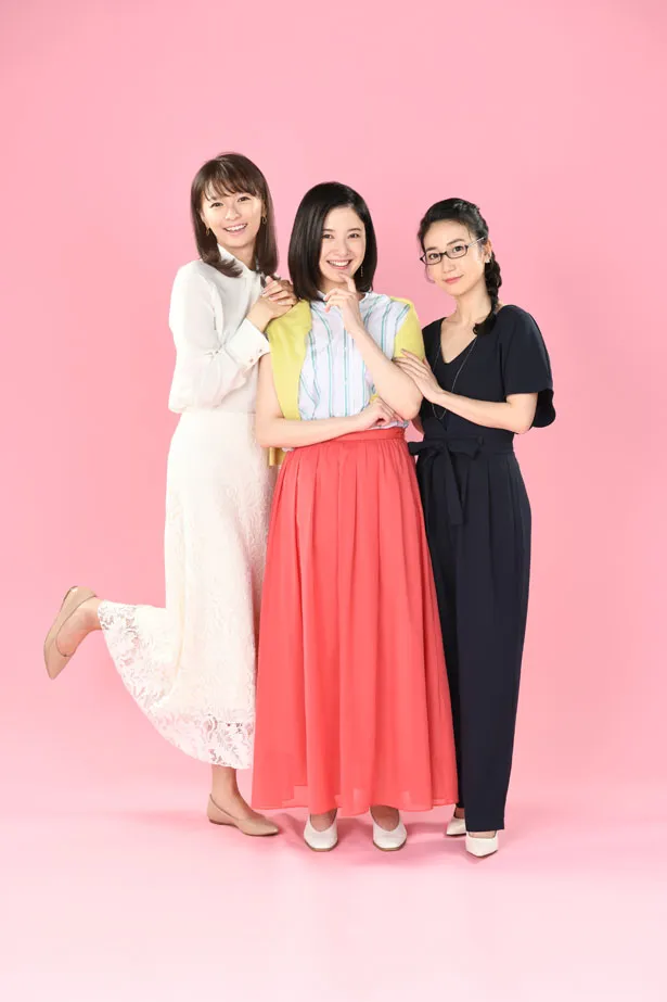 【写真を見る】プライベートでも食事に行くという仲の良い吉高由里子、榮倉奈々、大島優⼦