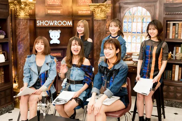 【写真を見る】先日のSHOWROOM配信特番での楽しそうな6SHOT