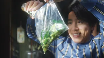 村上信五、新CMで料理に挑戦!手先の器用さを披露