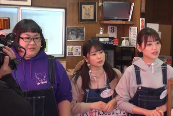 日向坂46佐々木美玲&丹生明里、ぜいたく天丼に食らいつく