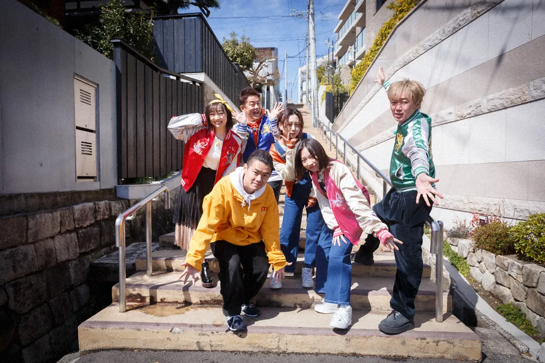 【写真を見る】SKE48メンバーらはスカジャンを着て「シャッフルダンス」に挑戦