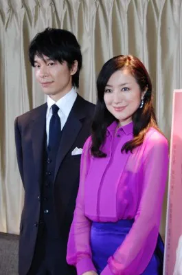 鈴木京香、「一回りも二回りも大きくなった」長谷川博己の成長ぶりを絶賛!