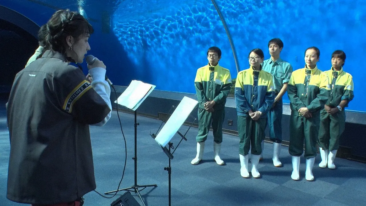 冬の水族館で働く人たちに歌をおくるHONEBONE