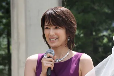 恋愛面では、男性の前で素直になれない藤子を演じる吉瀬は「本当にいい四姉妹だなぁって思います！」と初めて勢ぞろいした四姉妹の感想を