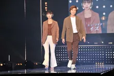 或人(高橋文哉)&イズ(鶴嶋乃愛)がランウェイデビュー!TGCとのコラボが実現<仮面ライダーゼロワン>