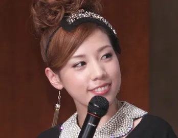 仲里依紗、夫・中尾明慶との結婚記念日報告に「めっちゃ憧れる！」「仲良し家族うらやましいです〜」反響続々