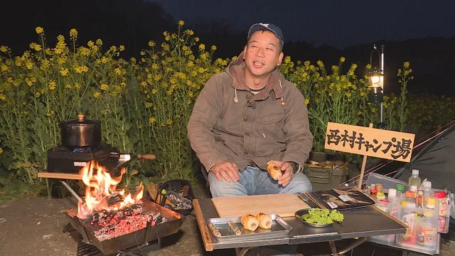 菜の花畑で斬新なキャンプ飯づくり挑戦する