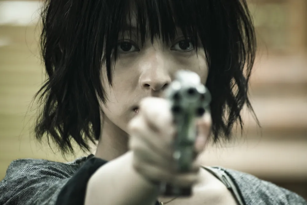 日南響子が主演を務める映画「銃 2020」の公開が決定