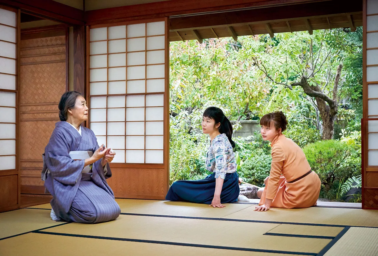 【写真を見る】樹木希林‎と黒木華・多部未華子との共演シーン(場面写真)