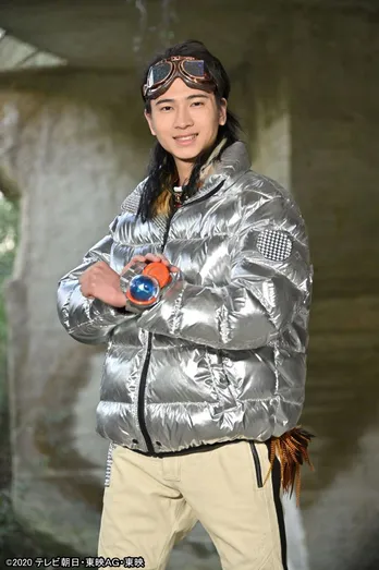 6人目のキラメイジャーが登場!庄司浩平が怪力でパワーあふれる攻撃を繰り出す銀の戦士を演じる