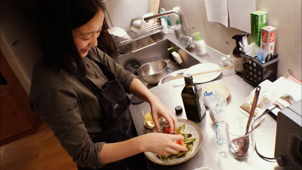 フードエッセイスト・平野紗季子は、自炊をする際に失敗を減らすため、自分に課したルールを実践している