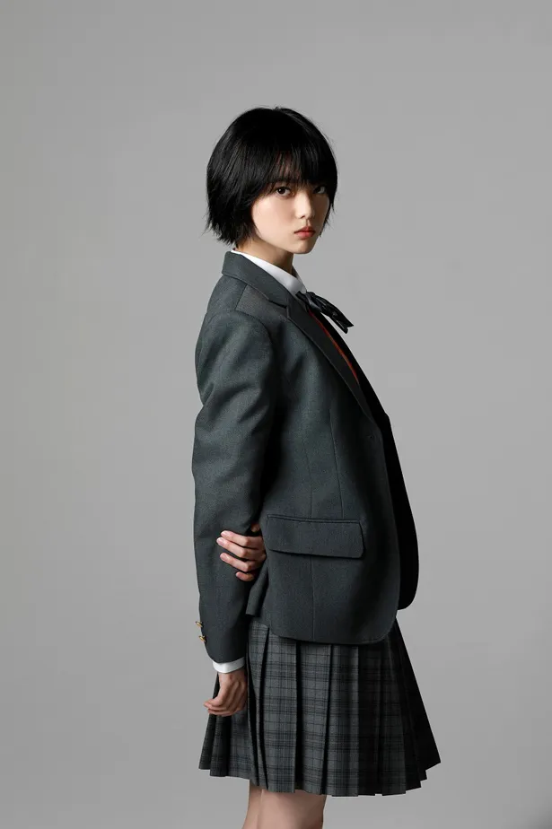 【写真を見る】平手友梨奈が“呪いを操る女子高校生”ヒウラエリカ役として出演