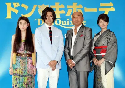 制作発表記者会見に出席した成海璃子、松田翔太、高橋克実、内田有紀（写真左から）