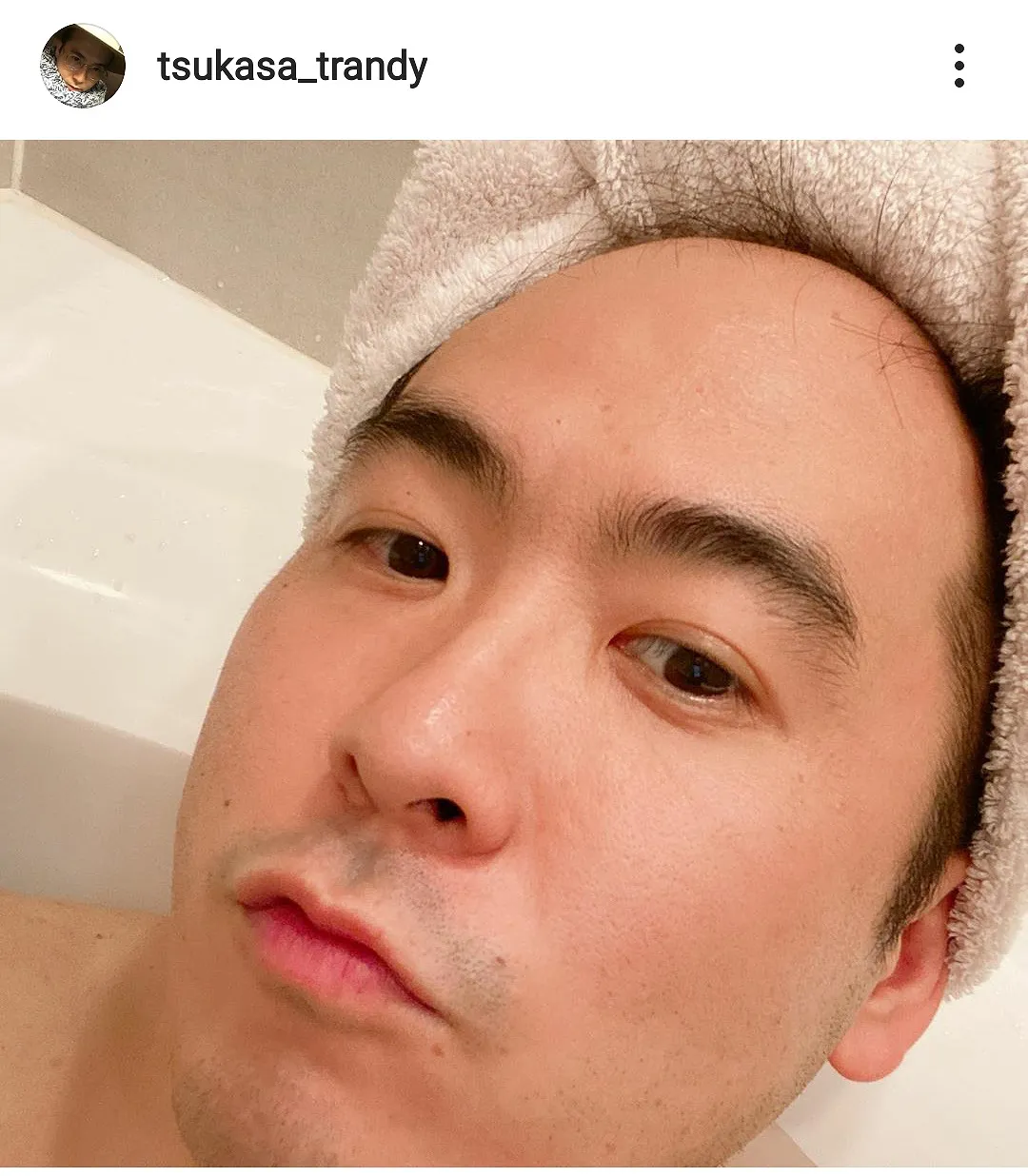 【写真を見る】トレンディエンジェル斎藤司が入浴中のセクシー(？)SHOTを公開
