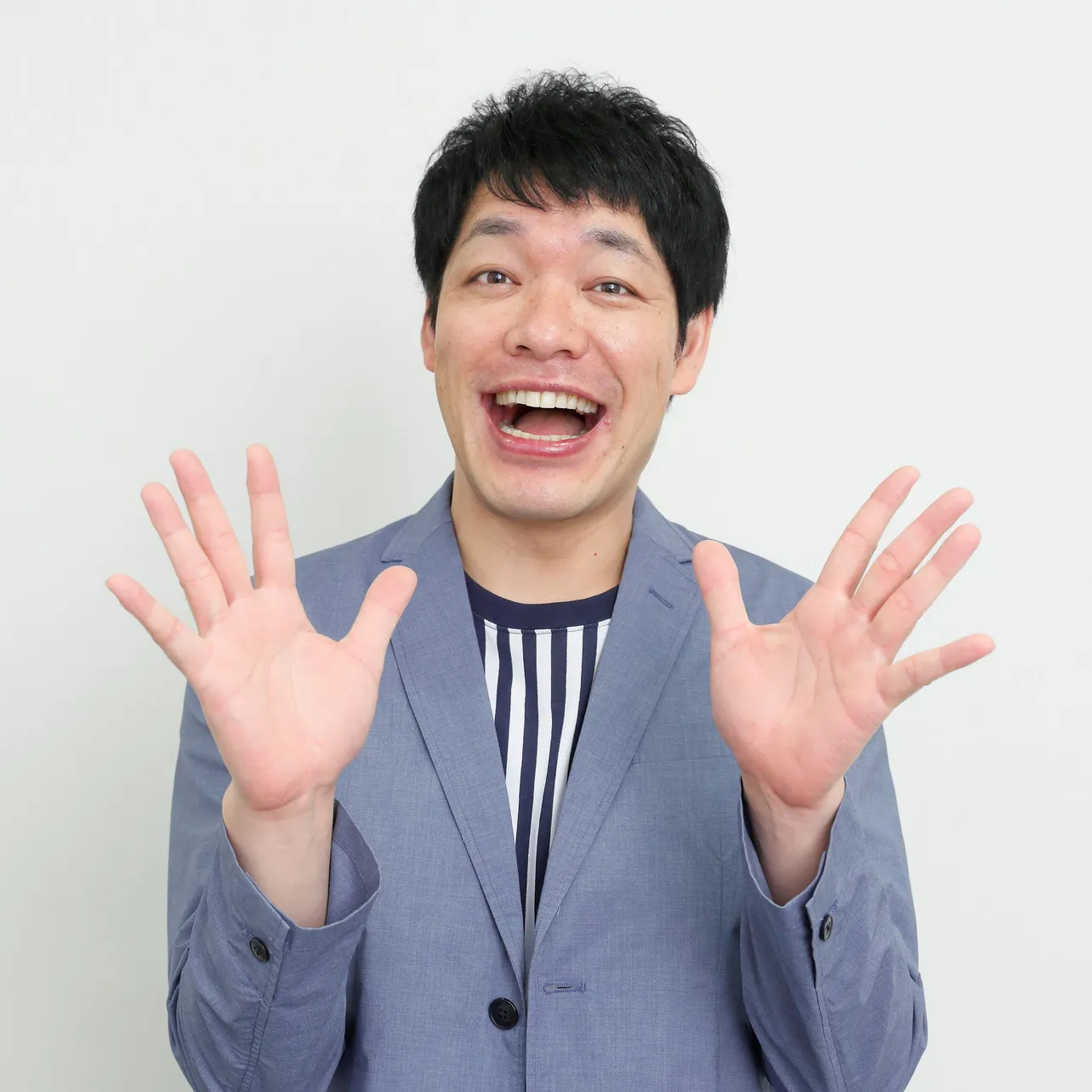 川島明(かわしま・あきら)＝1979年2月3日生まれ、京都府出身。お笑いコンビ・麒麟のボケ担当。漫才をはじめ、「ウワサのお客さま」(フジテレビ系)などバラエティー番組でも活躍中
