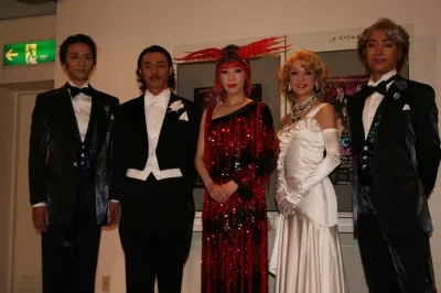 ミュージカル「ビクター・ビクトリア」に出演する岡幸二郎、葛山信吾、貴城けい、彩吹真央、下村尊則（写真左から）