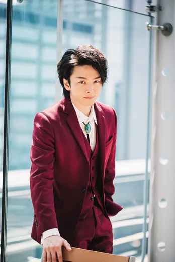 中村倫也、明智とマリアの関係は「永遠に謎ですよ(笑)」＜「美食探偵 明智五郎」連載＞