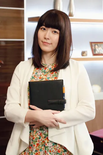 “前髪ぱっつん”の松井珠理奈「鍵のかかった部屋」新シーンで「SUITS―」蟹江貢とコラボ!