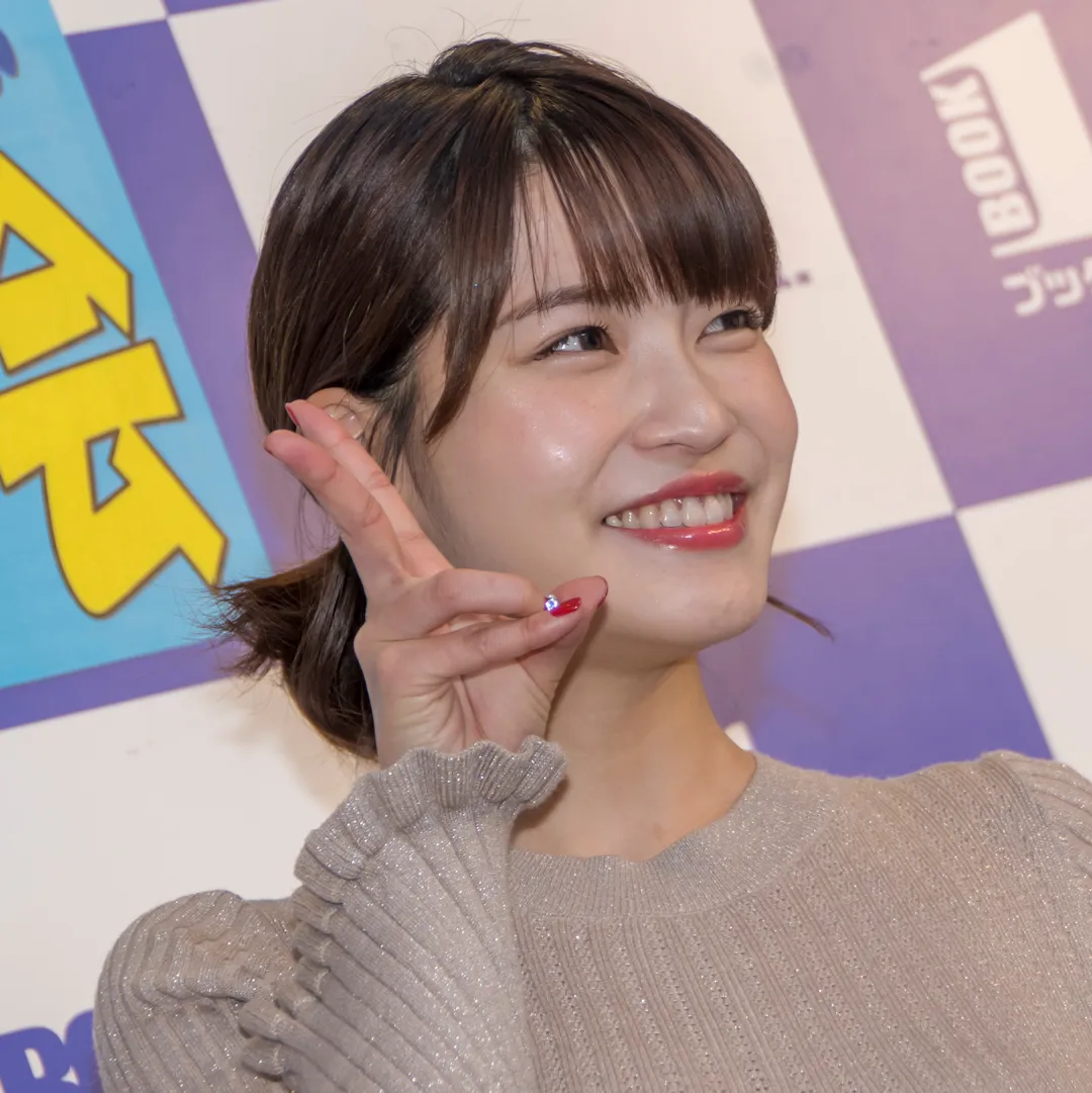 岸明日香2019年カレンダー発売イベントより