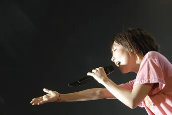 13周年記念日ライブでaiko感涙｢これからも一生懸命曲を書きます！｣