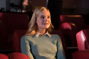 “天真爛漫な大学生”エル・ファニング&“知的な小悪魔”セレーナ・ゴメスの新場面写真解禁!<レイニーデイ・イン・ニューヨーク>