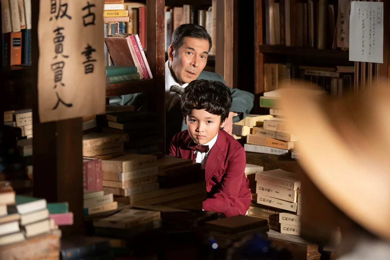 幼少期の久志(山口太幹)と木下(井上順)が恋のキューピッドに！