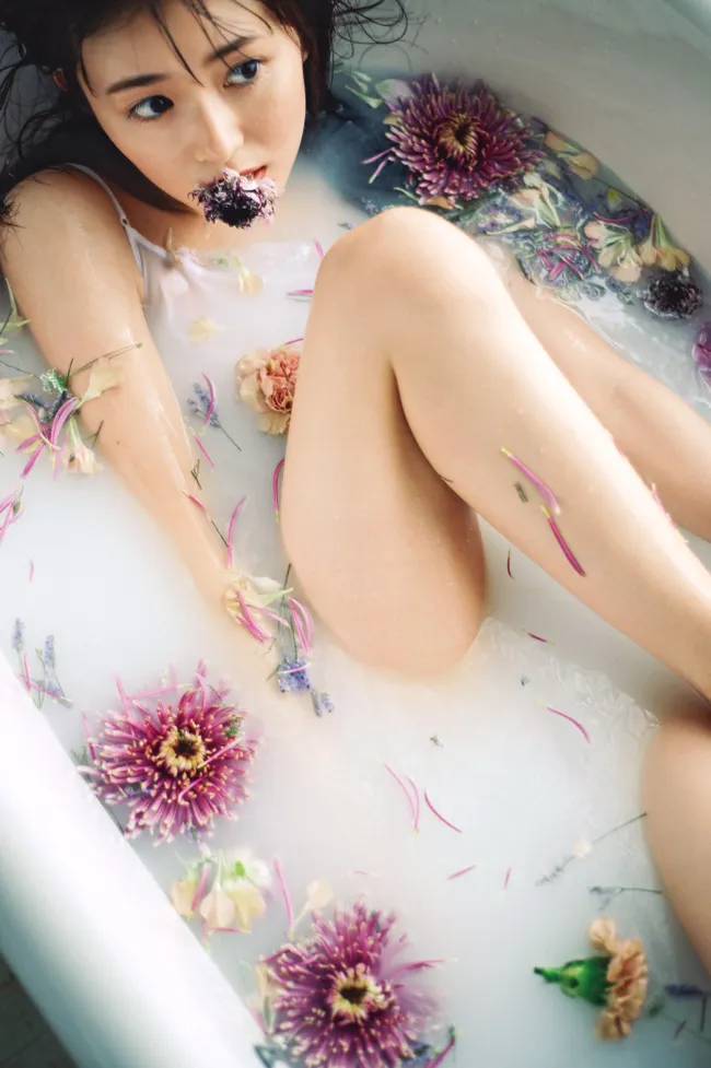 【写真を見る】久間田琳加がお気に入りだというお風呂での写真