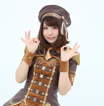 コスプレーヤーえなこ、鏡越しの“見えちゃってる”SHOTにファン悶絶「お尻が…！」