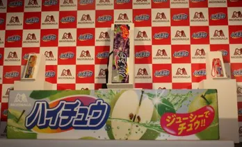 関ジャニ∞・渋谷すばるが巨大ハイチュウベッドに寝そべり登場!!