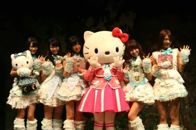 「AKB48 meets Hello Kitty」に登場した指原莉乃、高城亜樹、北原里英、峯岸みなみ、河西智美