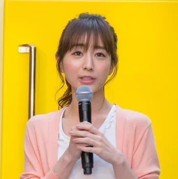 田中みな実、あざとかわいい“打ち合わせSHOT”に反響「あざといの神ですね」「君に胸キュン」