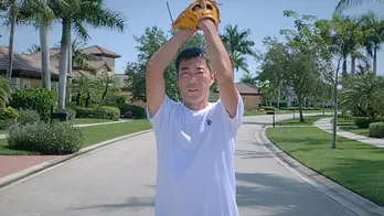 上原浩治、倉持明日香も参加、新CM「みんなで始球式篇」全国放送開始